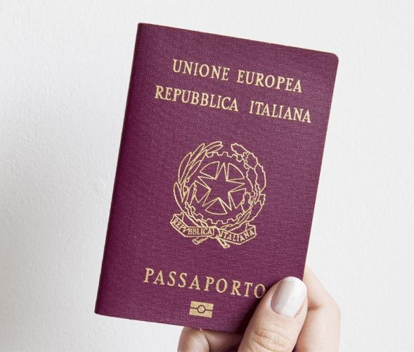 italian-passport.jpg Italian Passport - Image 1